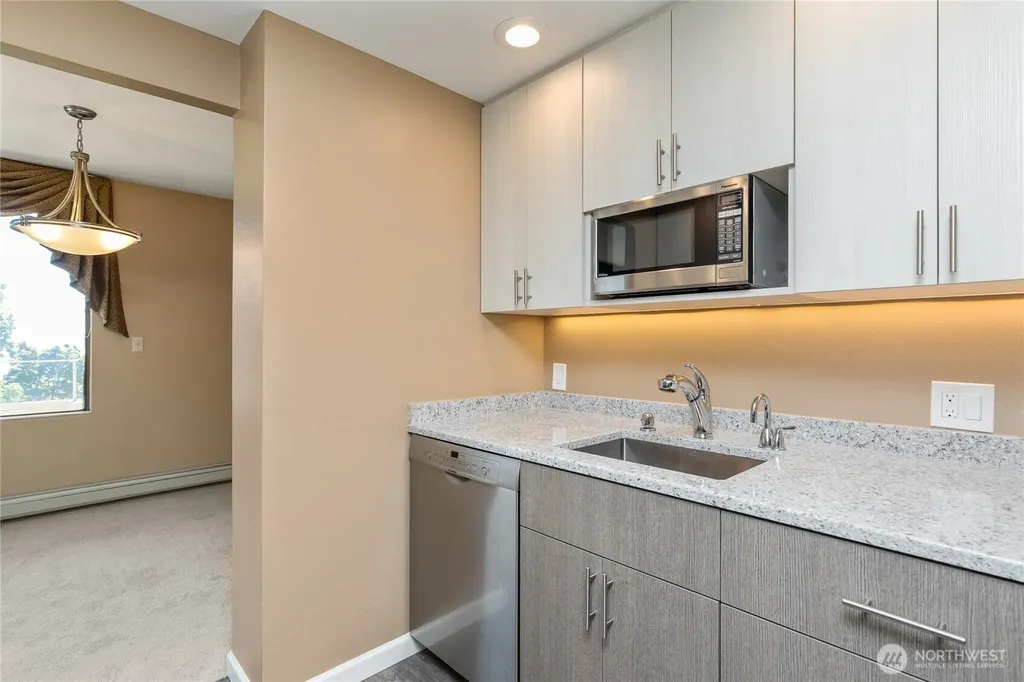 521 5th Avenue Seattle WA 98119