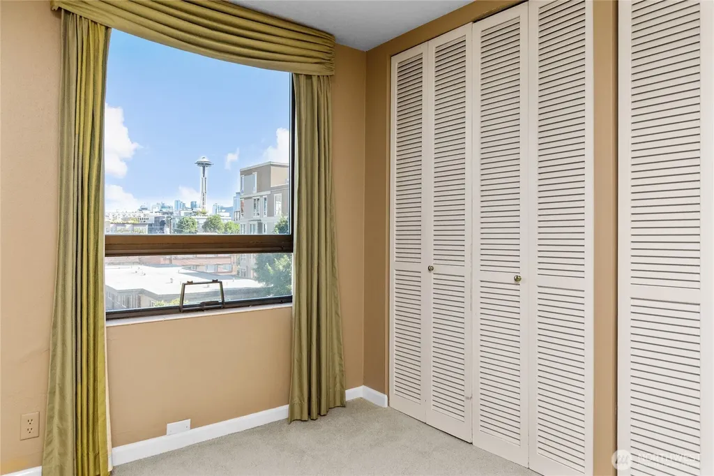 521 5th Avenue Seattle WA 98119
