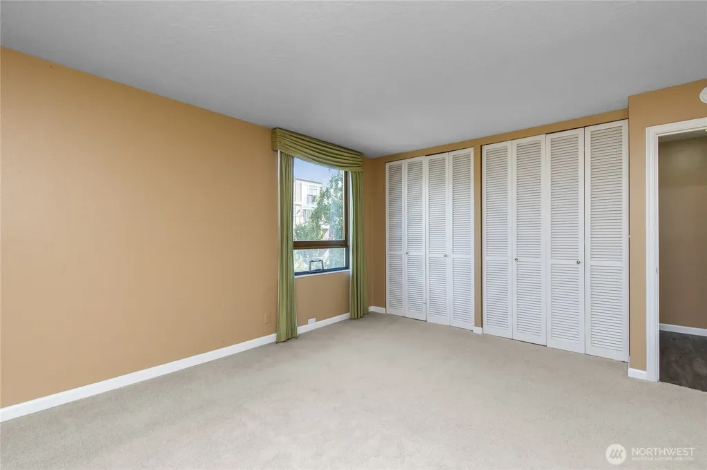 521 5th Avenue Seattle WA 98119