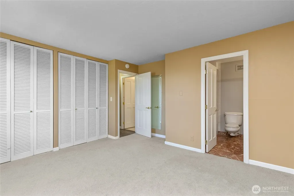 521 5th Avenue Seattle WA 98119