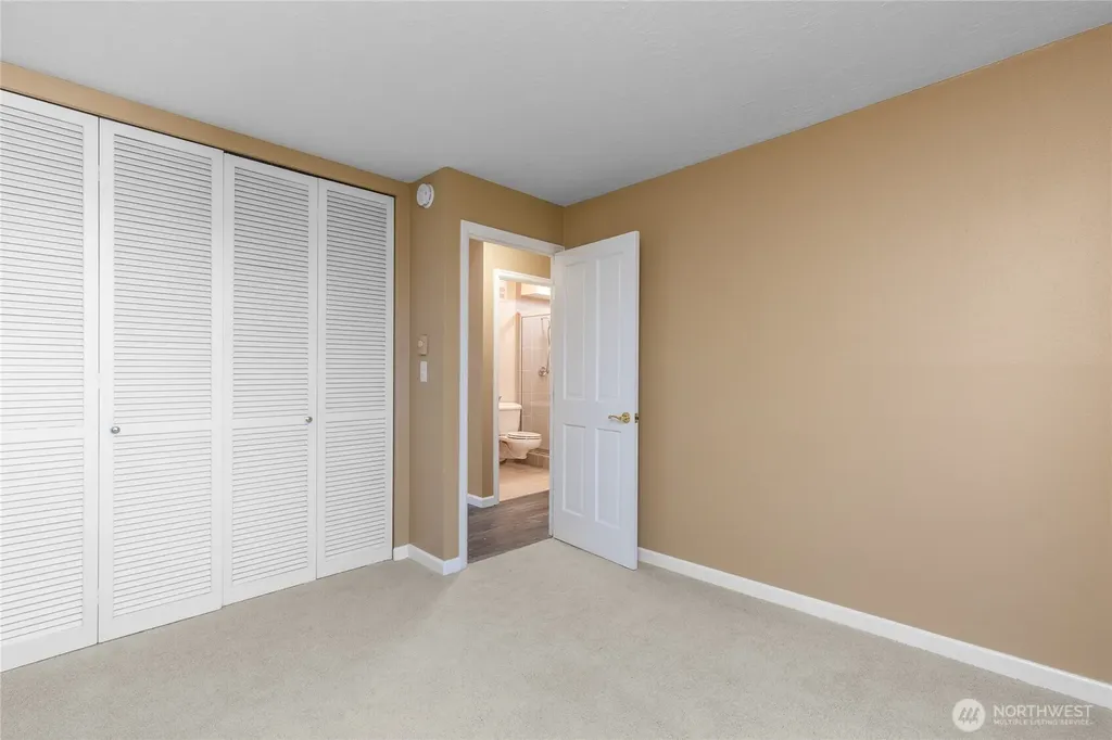 521 5th Avenue Seattle WA 98119