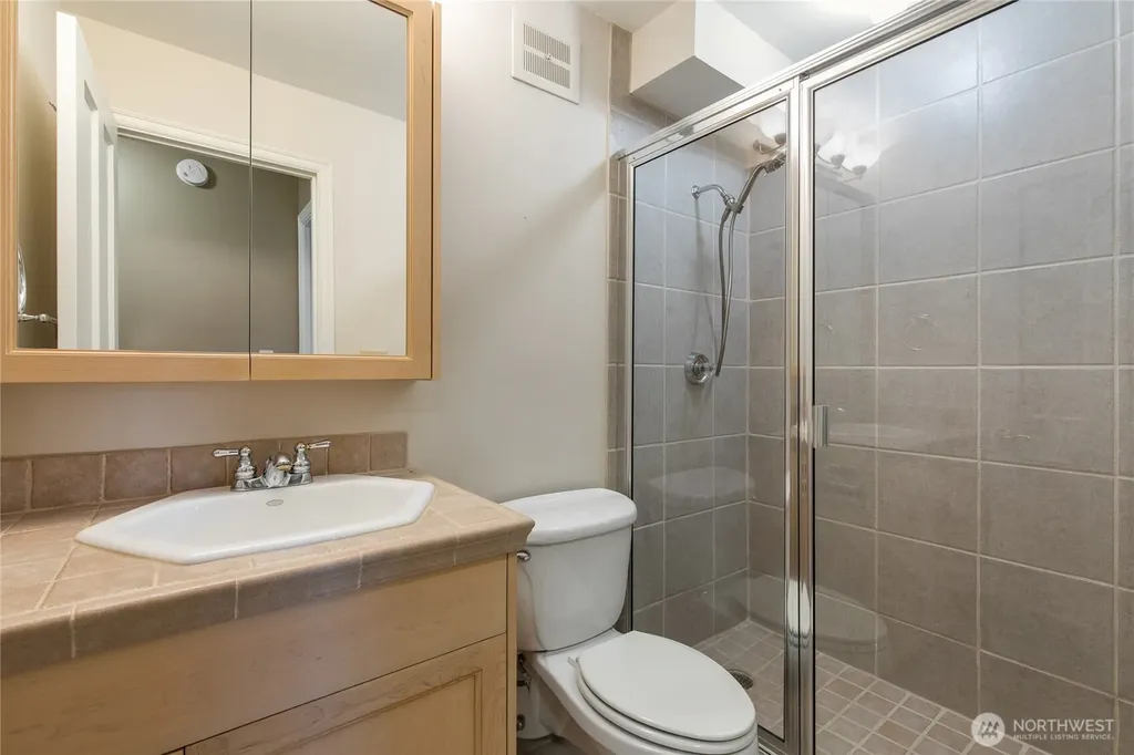 521 5th Avenue Seattle WA 98119
