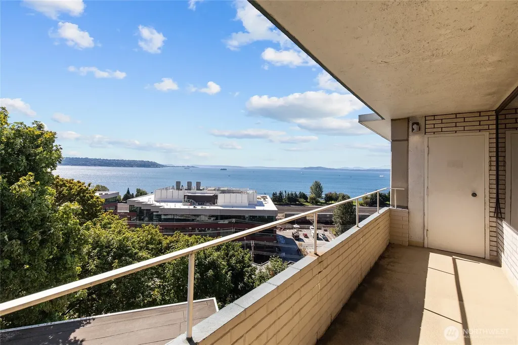 521 5th Avenue Seattle WA 98119
