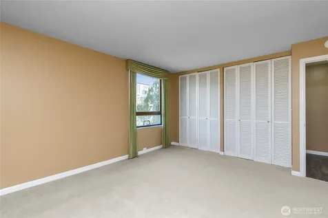 521 5th Avenue Seattle WA 98119