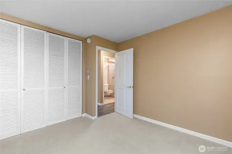 521 5th Avenue Seattle WA 98119