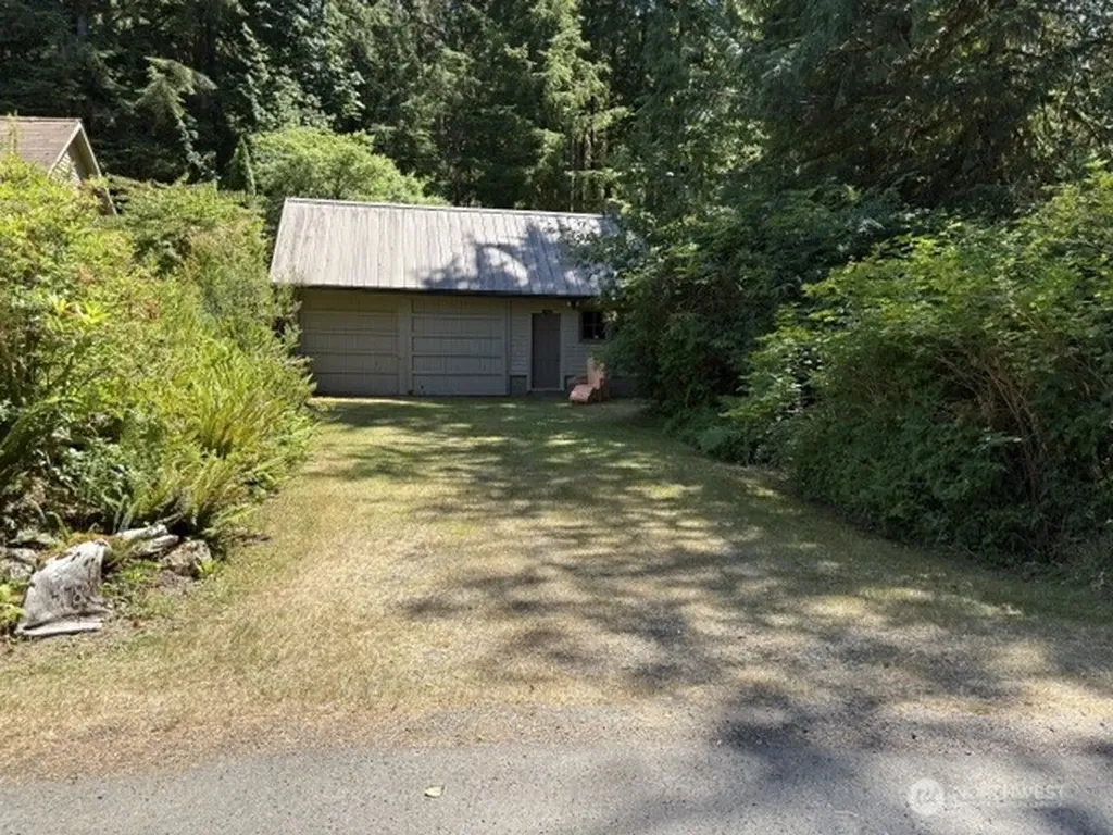 478 South Shore Road Quinault WA 98575