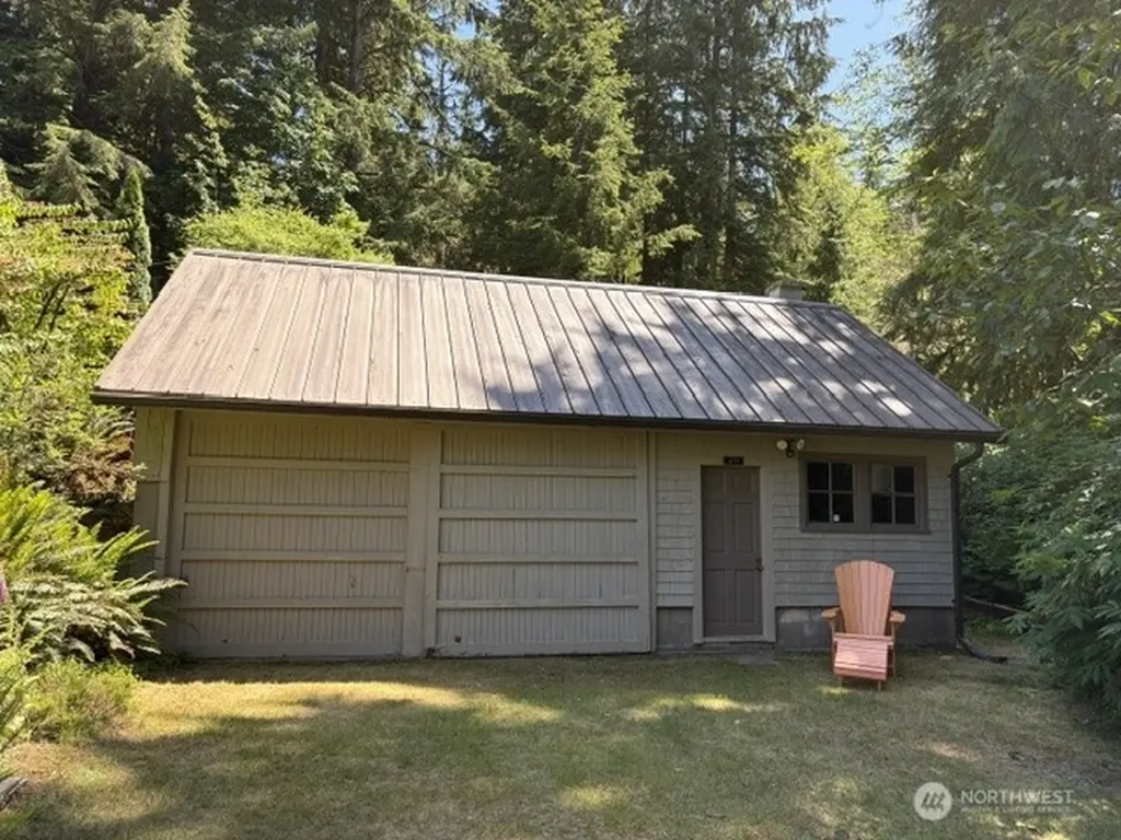 478 South Shore Road Quinault WA 98575