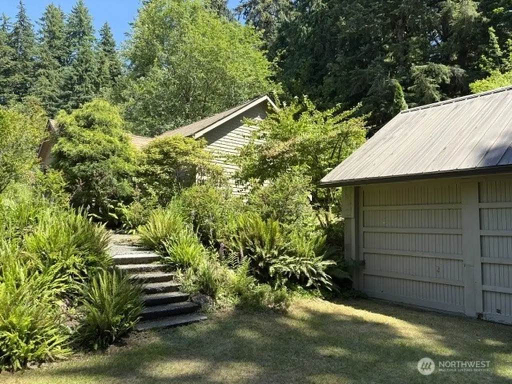 478 South Shore Road Quinault WA 98575