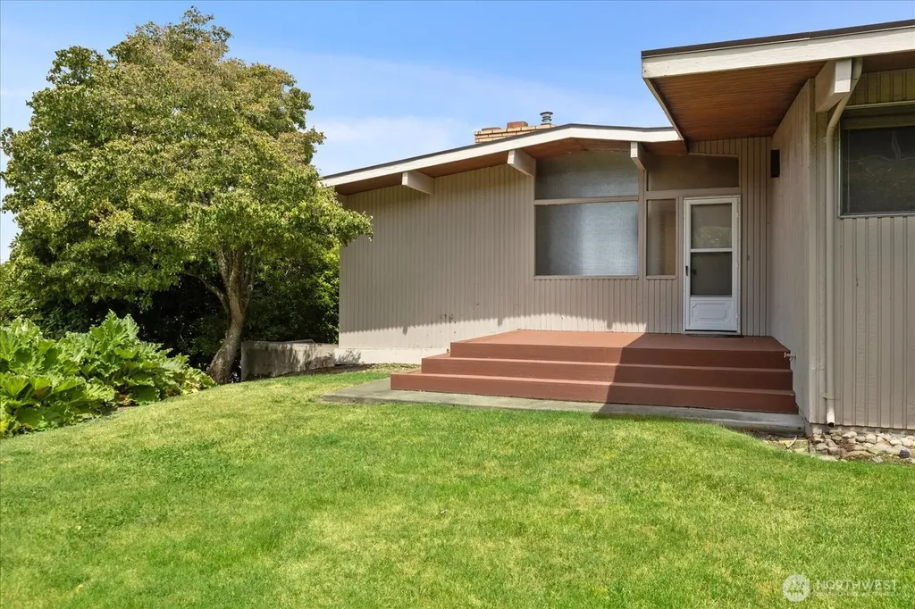 29852 Marine View Drive SW Federal Way WA 98023