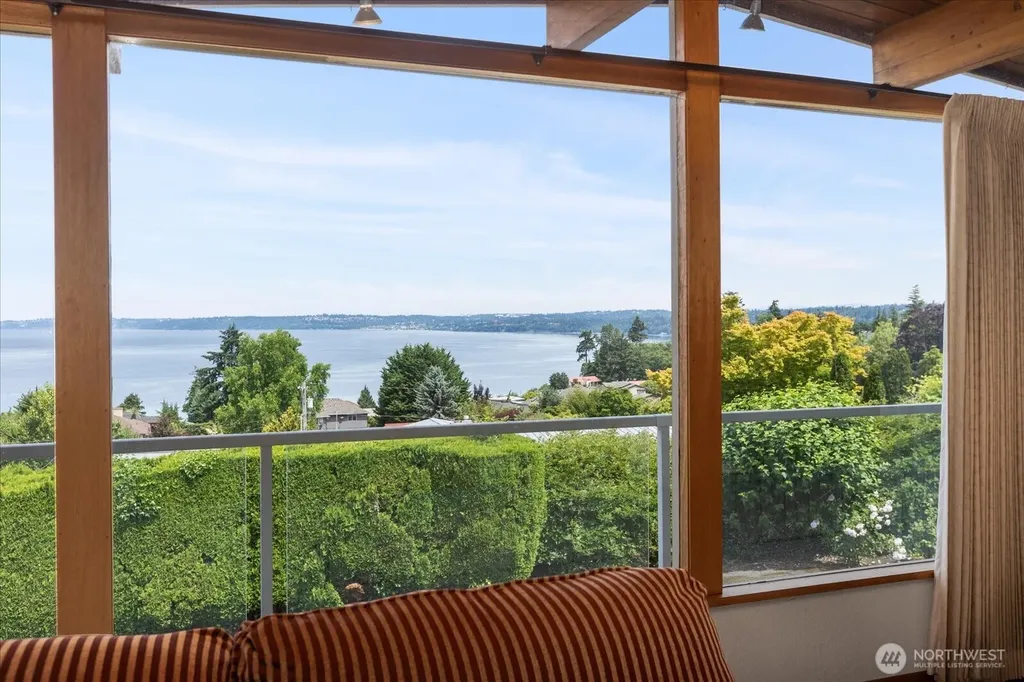 29852 Marine View Drive SW Federal Way WA 98023