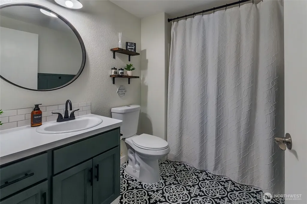 6102 189th Loop SW Rochester WA 98579