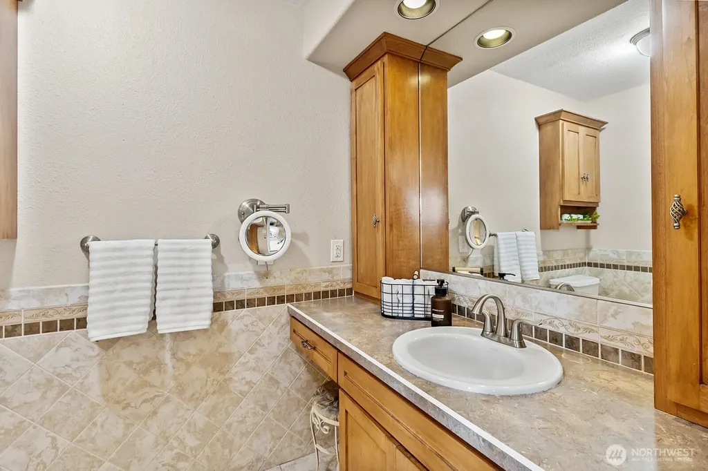 27 Jones Road Kelso WA 98626