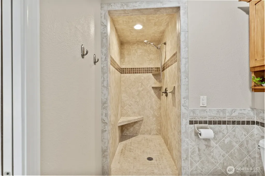 27 Jones Road Kelso WA 98626