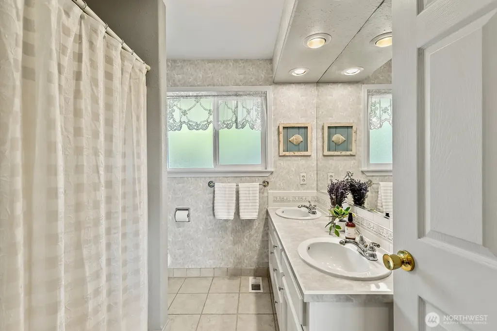 27 Jones Road Kelso WA 98626