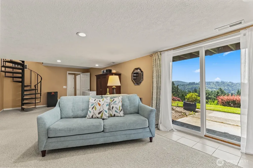 27 Jones Road Kelso WA 98626