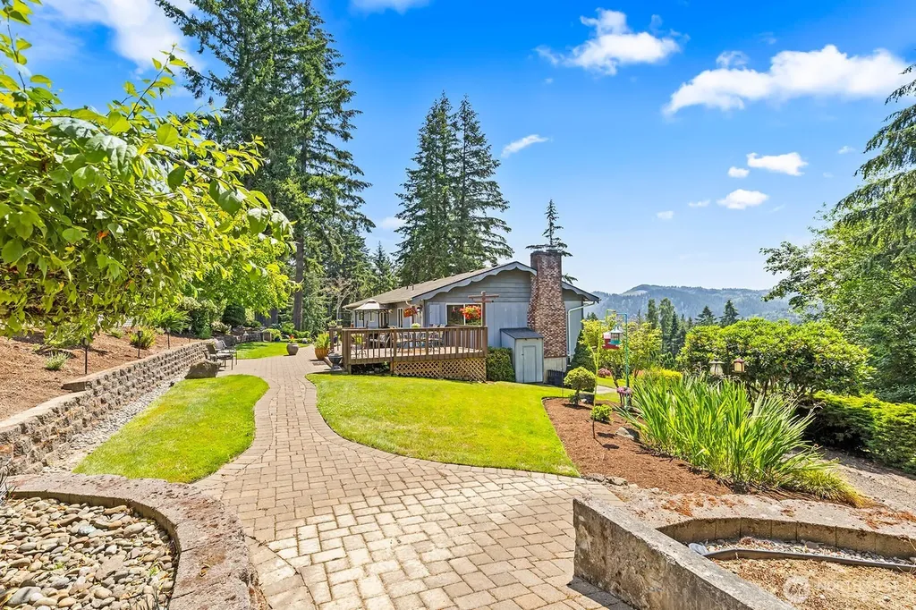 27 Jones Road Kelso WA 98626