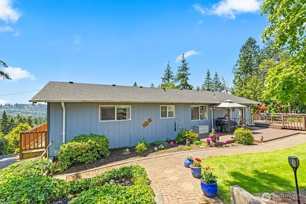 27 Jones Road Kelso WA 98626