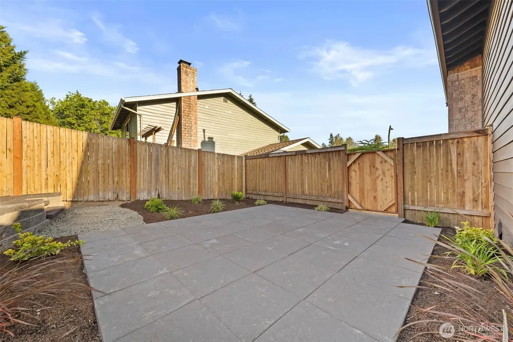 10518 158th Avenue NE Redmond WA 98052