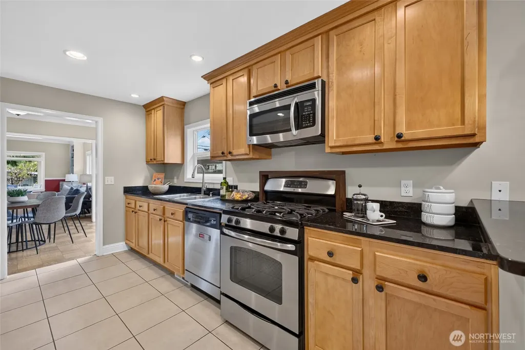 10016 SW 42nd Avenue Seattle WA 98146