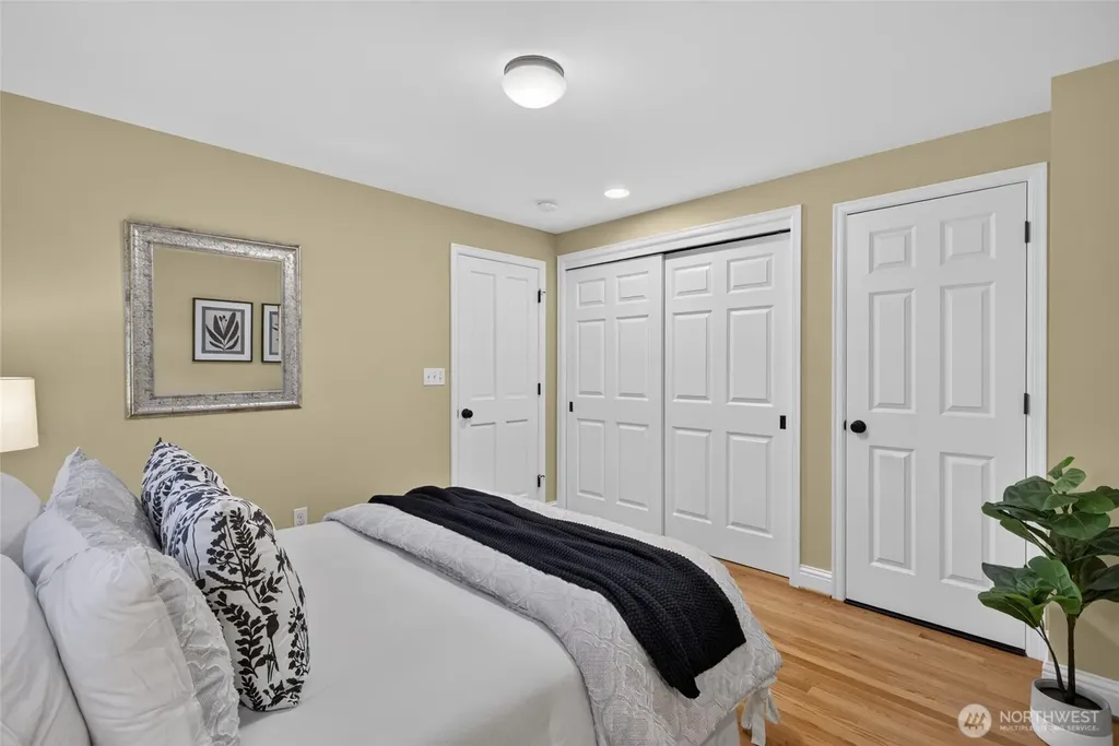 10016 SW 42nd Avenue Seattle WA 98146