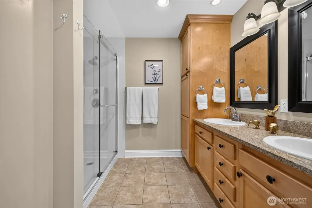 10016 SW 42nd Avenue Seattle WA 98146