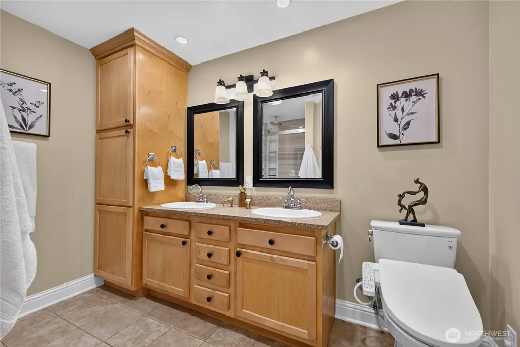 10016 SW 42nd Avenue Seattle WA 98146