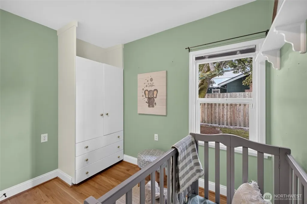 10016 SW 42nd Avenue Seattle WA 98146