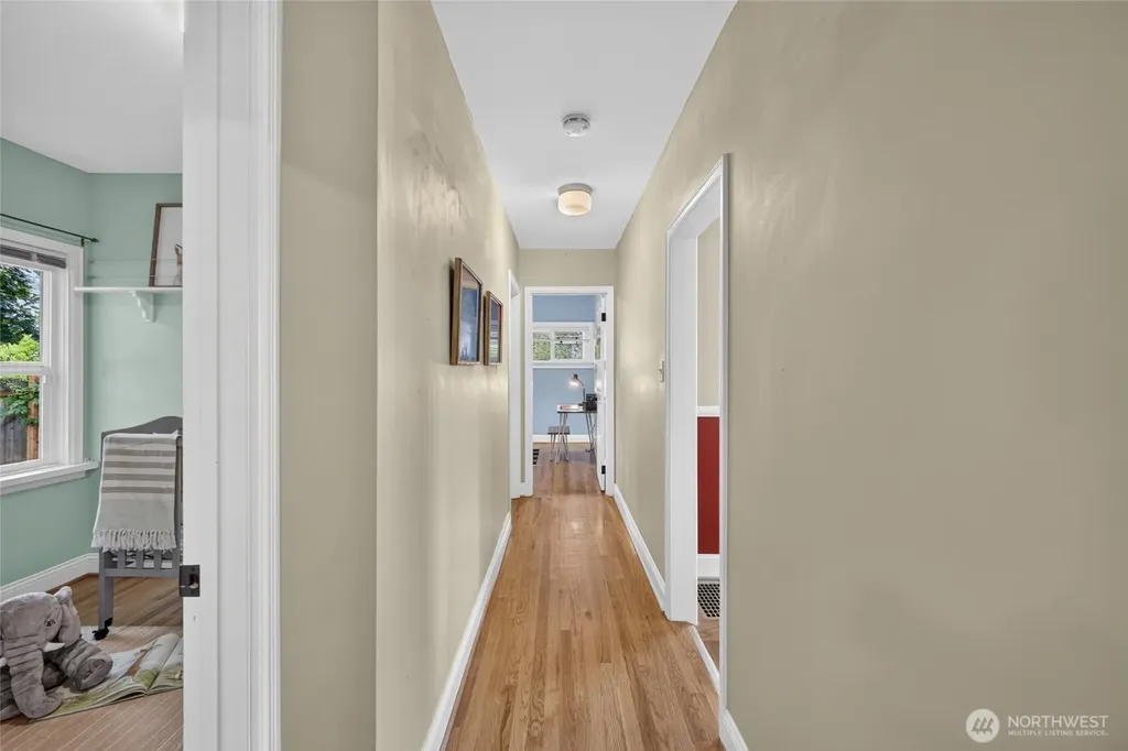 10016 SW 42nd Avenue Seattle WA 98146