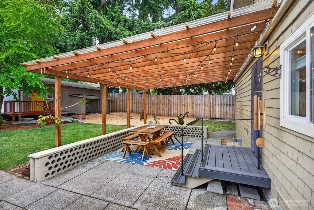 10016 SW 42nd Avenue Seattle WA 98146