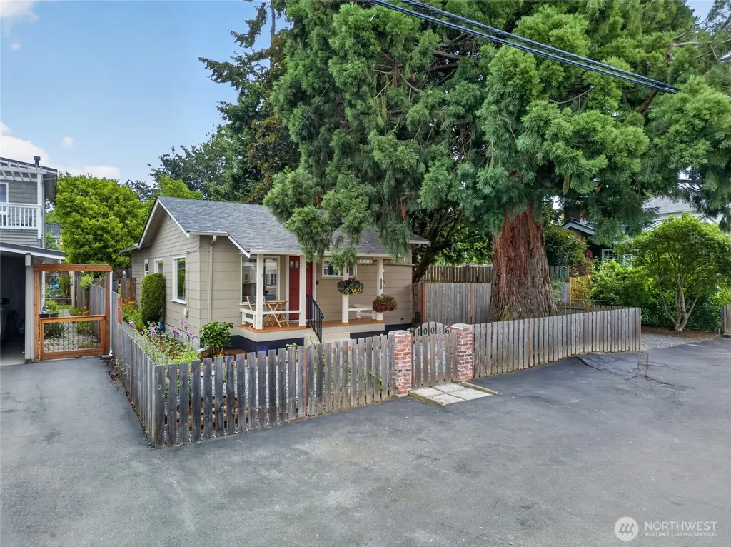 10016 SW 42nd Avenue Seattle WA 98146