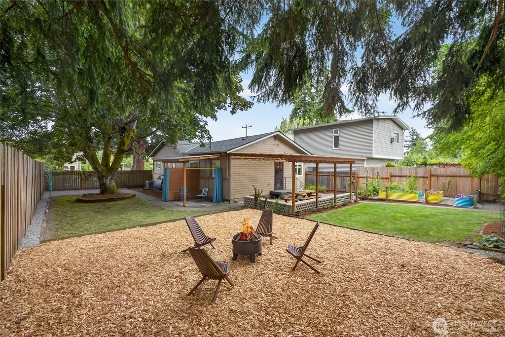 10016 SW 42nd Avenue Seattle WA 98146