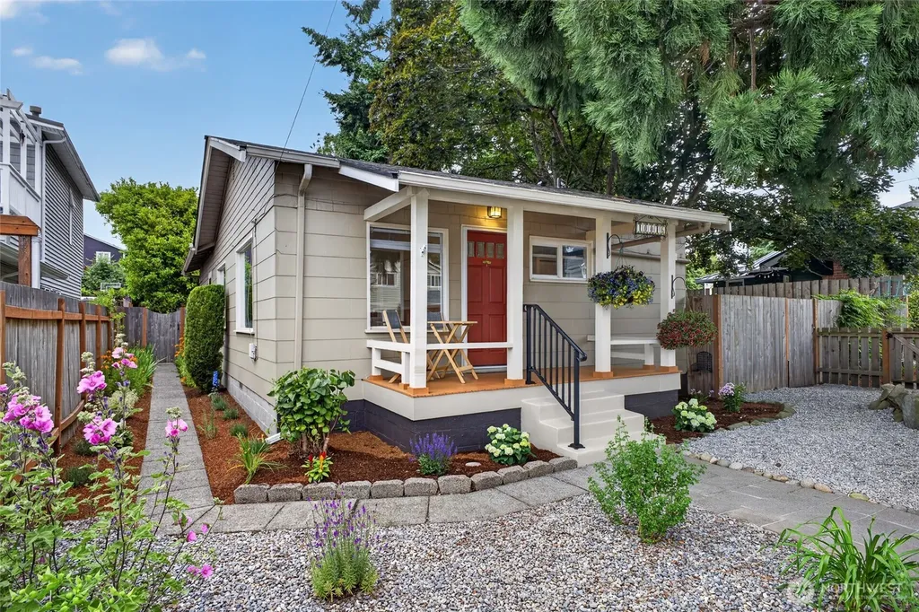 10016 SW 42nd Avenue Seattle WA 98146