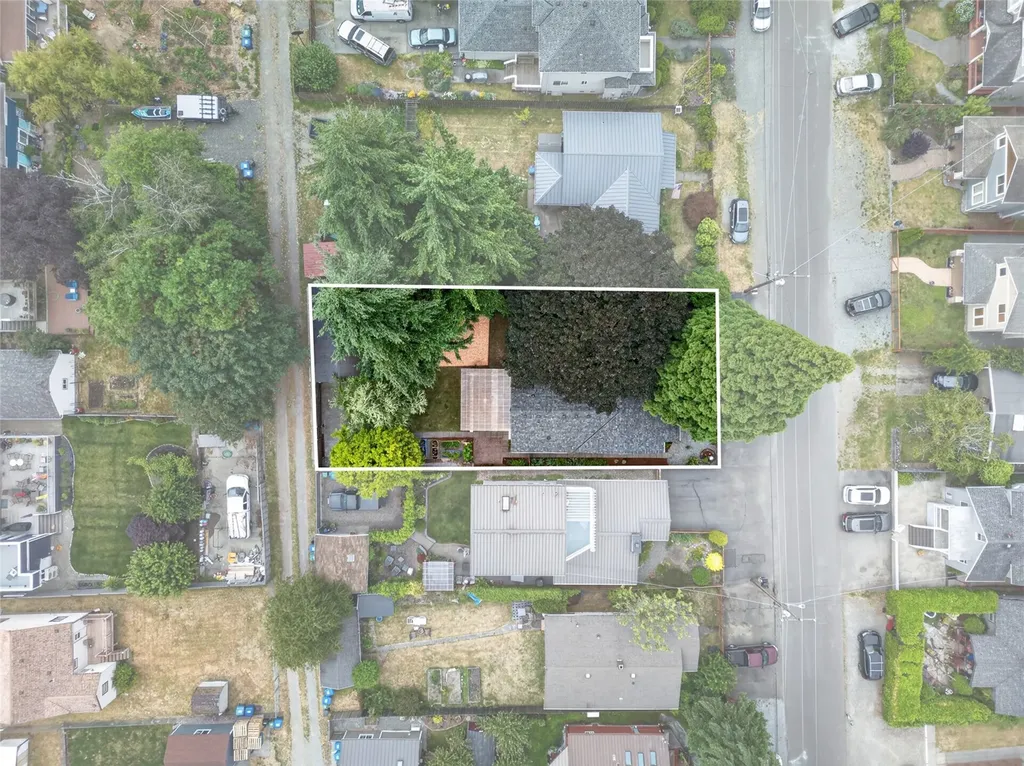 10016 SW 42nd Avenue Seattle WA 98146