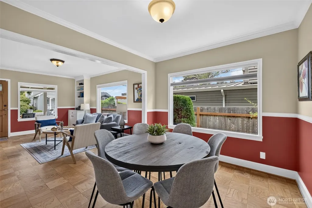 10016 SW 42nd Avenue Seattle WA 98146