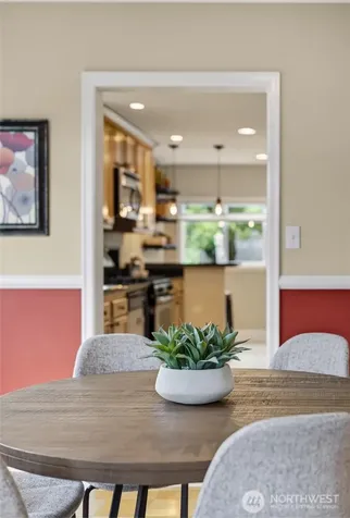 10016 SW 42nd Avenue Seattle WA 98146