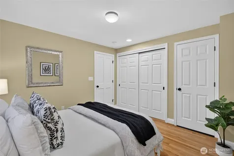 10016 SW 42nd Avenue Seattle WA 98146