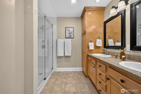 10016 SW 42nd Avenue Seattle WA 98146