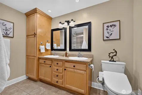 10016 SW 42nd Avenue Seattle WA 98146