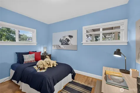 10016 SW 42nd Avenue Seattle WA 98146