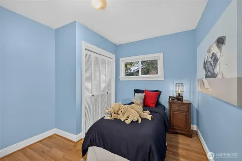10016 SW 42nd Avenue Seattle WA 98146