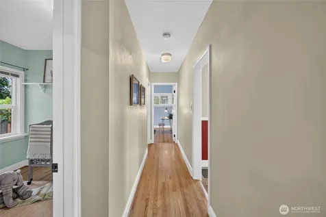 10016 SW 42nd Avenue Seattle WA 98146