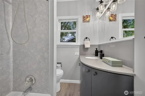 10016 SW 42nd Avenue Seattle WA 98146