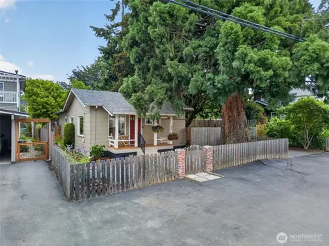 10016 SW 42nd Avenue Seattle WA 98146