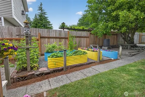10016 SW 42nd Avenue Seattle WA 98146