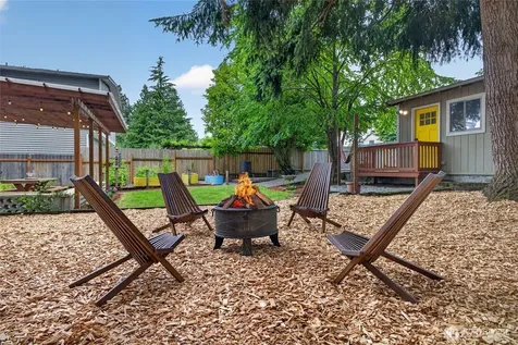 10016 SW 42nd Avenue Seattle WA 98146