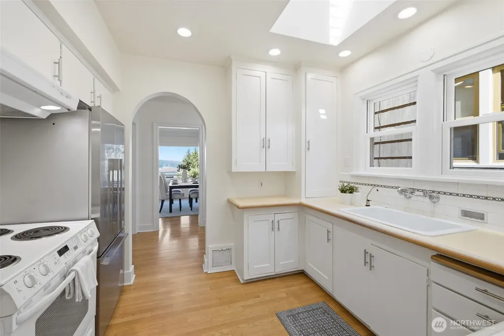 5006 Greenwood Avenue N Seattle WA 98103
