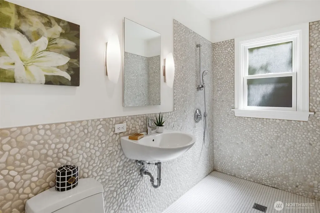 5006 Greenwood Avenue N Seattle WA 98103
