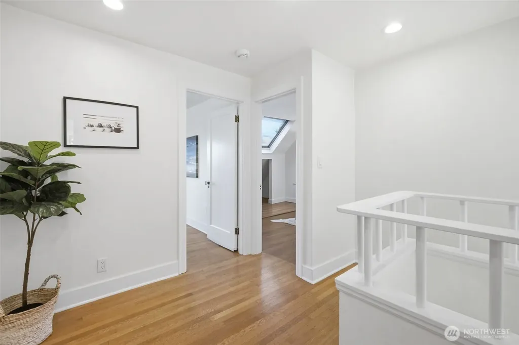 5006 Greenwood Avenue N Seattle WA 98103