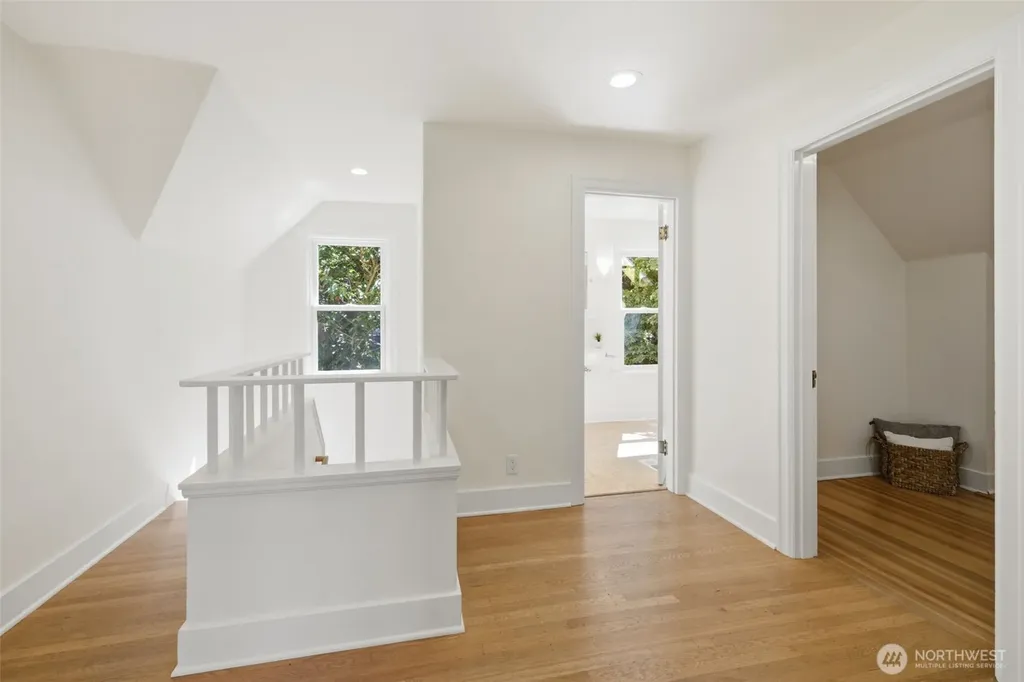 5006 Greenwood Avenue N Seattle WA 98103