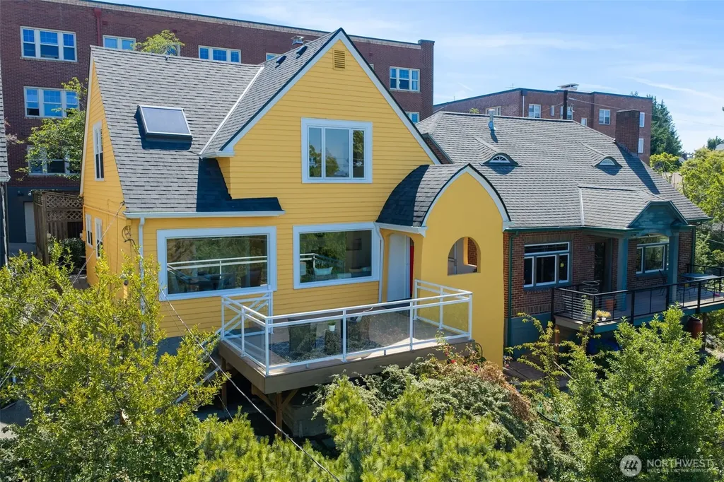 5006 Greenwood Avenue N Seattle WA 98103